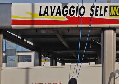 adesivi resistenti alle intemperie e ai raggi UV, particolarmente adatti perautolavaggi, self-service, lavaggi a piste